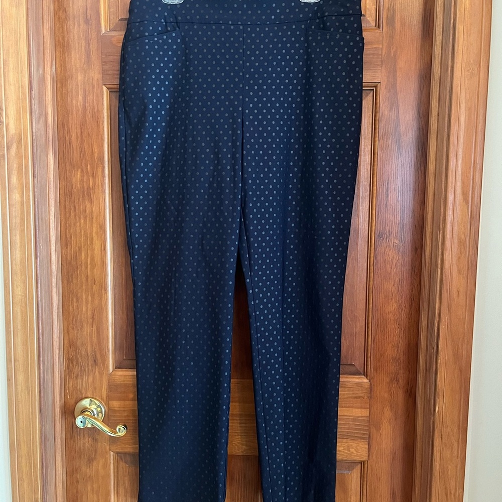 Chico's New Size 2.5 Navy Pant with Black Polka Dots - Picture 3 of 5